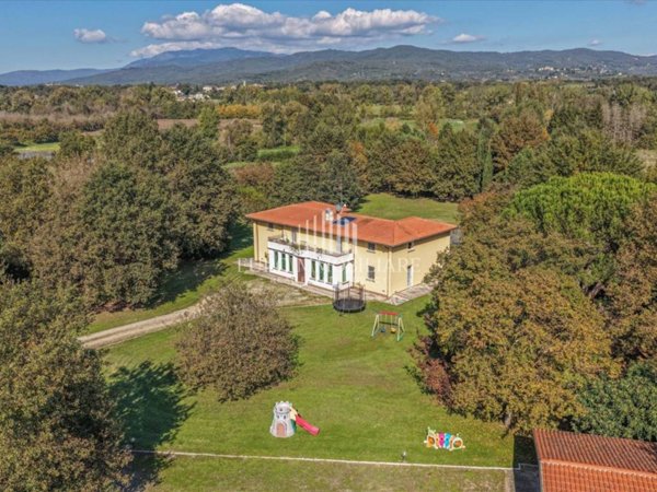 casa indipendente in vendita ad Arezzo in zona Fiorentina