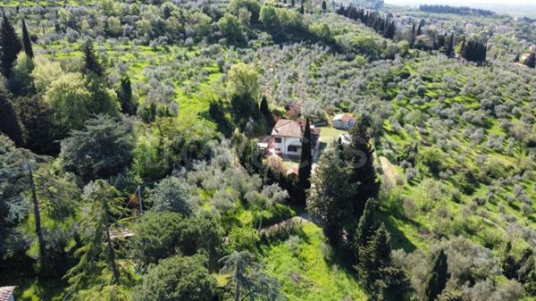 casa indipendente in vendita ad Arezzo in zona Puliciano