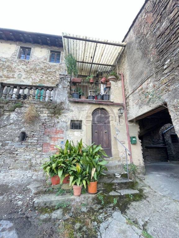 casa indipendente in vendita ad Arezzo in zona Chiassa-Tregozzano