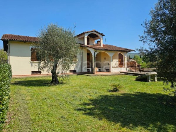casa indipendente in vendita ad Arezzo in zona Tregozzano