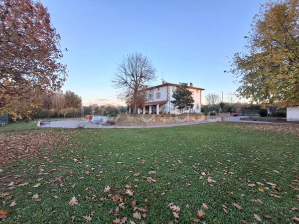 casa indipendente in vendita ad Arezzo in zona Quarata