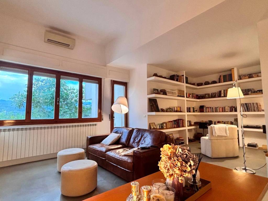 casa indipendente in vendita ad Arezzo in zona Staggiano