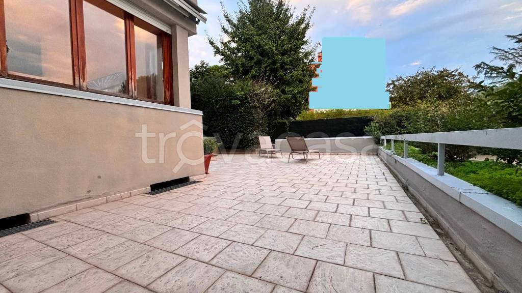 casa indipendente in vendita ad Arezzo in zona Staggiano