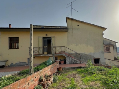 casa indipendente in vendita ad Arezzo in zona Pescaiola