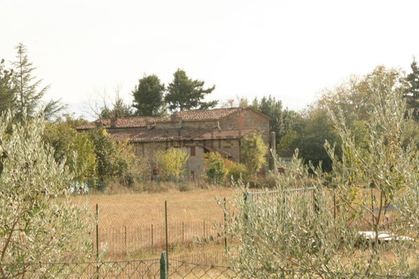 casale in vendita ad Arezzo in zona Chiassa-Tregozzano