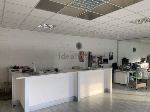 locale commerciale in vendita ad Arezzo in zona Fiorentina