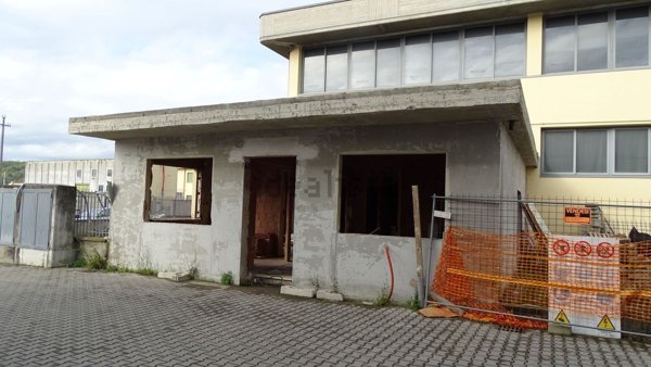 negozio in vendita ad Arezzo in zona I Sadotti