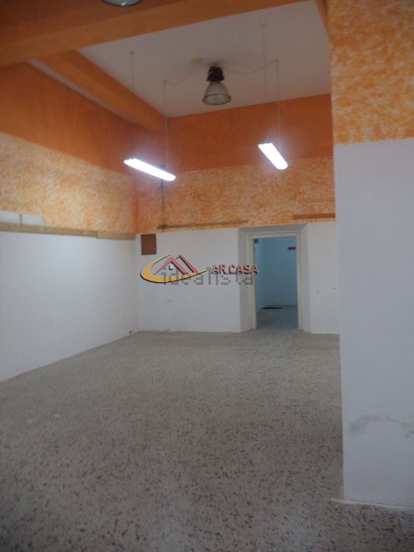 locale commerciale in vendita ad Arezzo in zona Vittorio Veneto