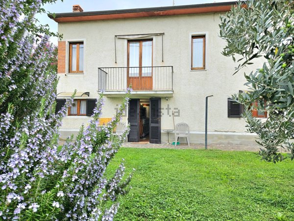casa indipendente in vendita ad Arezzo in zona Ponte Alla Chiassa