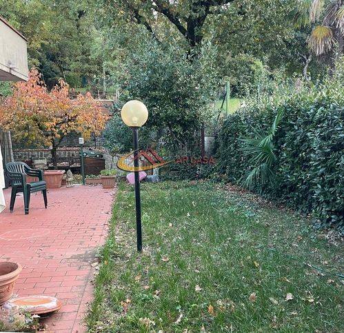 casa indipendente in vendita ad Arezzo in zona San Zeno