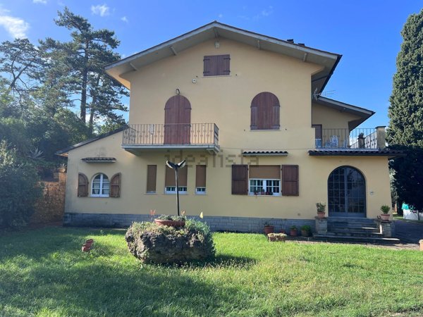 casa indipendente in vendita ad Arezzo in zona Olmo