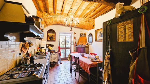 casa indipendente in vendita ad Arezzo in zona Centro Città