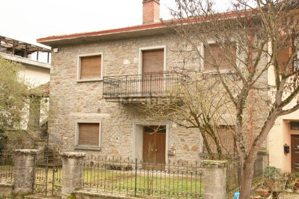 casa indipendente in vendita ad Arezzo in zona Palazzo del Pero