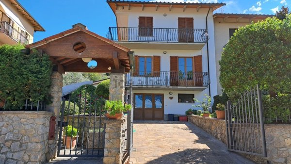 casa indipendente in vendita ad Arezzo