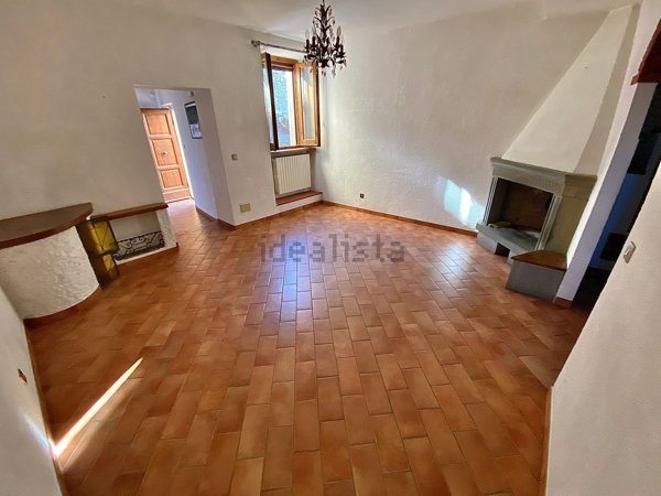 casa indipendente in vendita ad Arezzo in zona Quarata