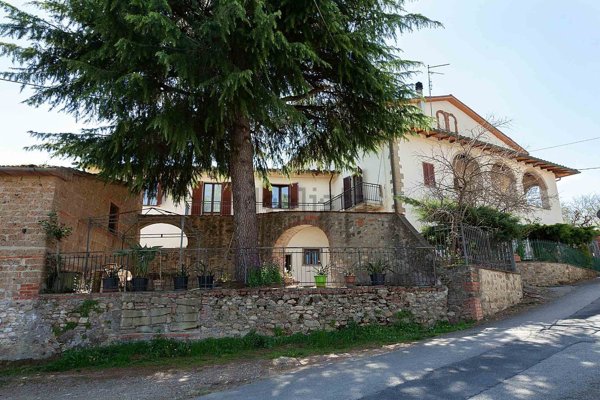 casa indipendente in vendita ad Arezzo in zona Quarata