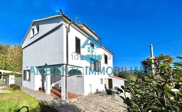 casa indipendente in vendita ad Arezzo in zona Bagnoro