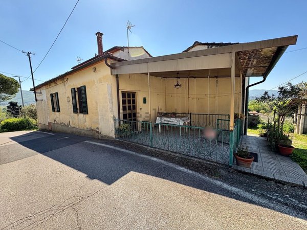 casa indipendente in vendita ad Arezzo in zona Puglia