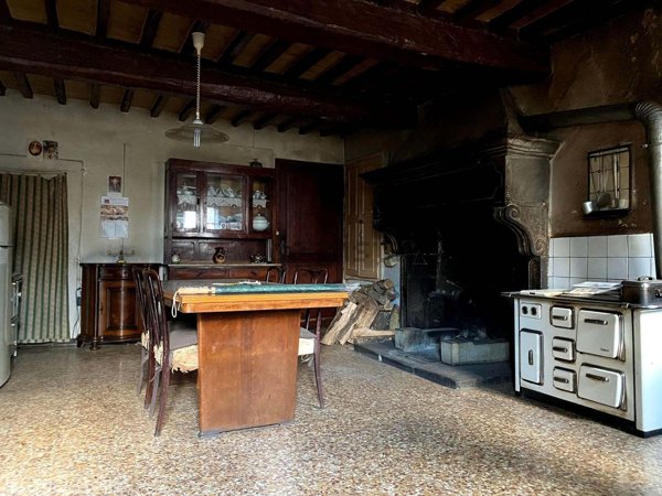 casa indipendente in vendita ad Arezzo in zona Palazzo del Pero