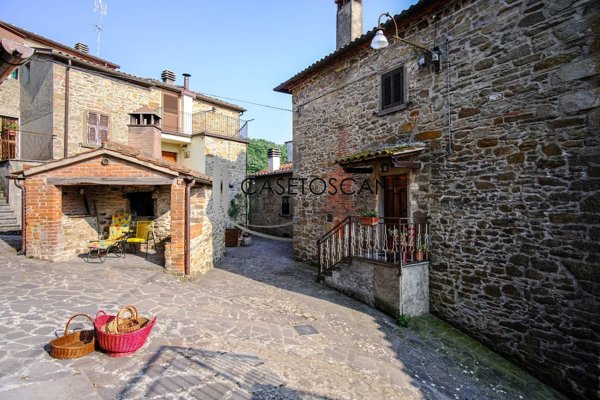 casa indipendente in vendita ad Arezzo in zona Palazzo del Pero