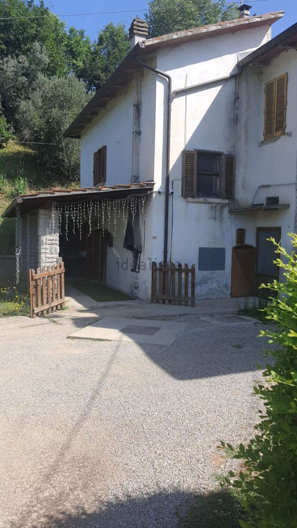 casa semindipendente in vendita ad Arezzo in zona Ponte Buriano-Cincelli
