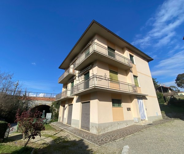 casa indipendente in vendita ad Arezzo