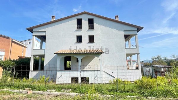 casa indipendente in vendita ad Arezzo in zona Ceciliano