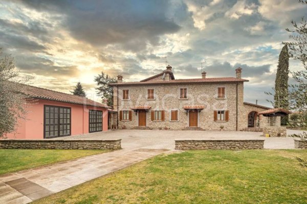 casa indipendente in vendita ad Arezzo in zona Quarata