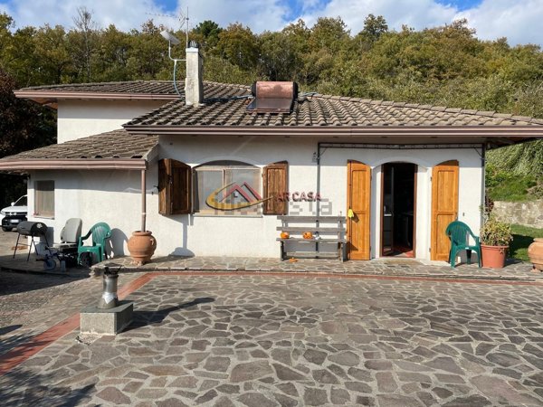 casa indipendente in vendita ad Arezzo in zona Chiassa-Tregozzano