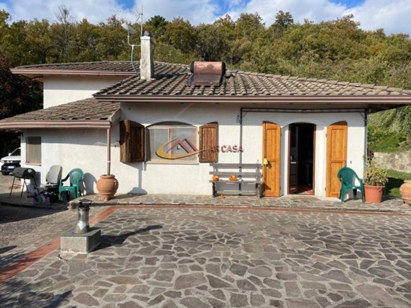 casa indipendente in vendita ad Arezzo in zona Chiassa-Tregozzano