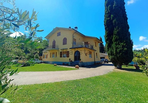 casa indipendente in vendita ad Arezzo in zona San Zeno