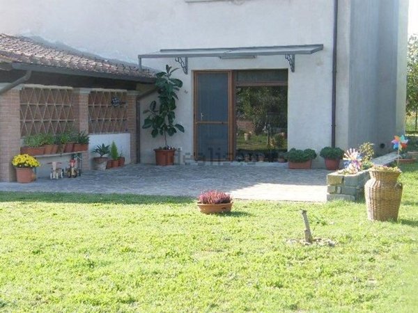 casa indipendente in vendita ad Arezzo in zona Pratantico-Indicatore