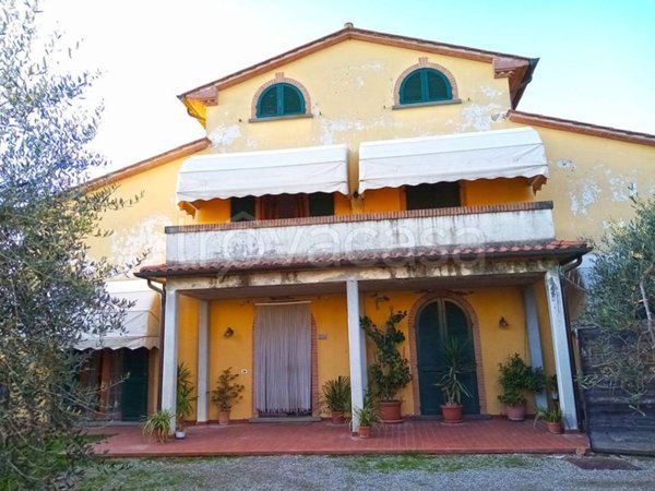 casa indipendente in vendita ad Arezzo in zona Rigutino