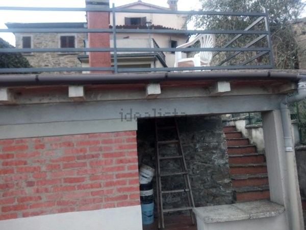 casa indipendente in vendita ad Arezzo in zona Palazzo del Pero