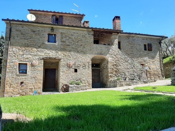 casa indipendente in vendita ad Arezzo in zona Chiassa-Tregozzano