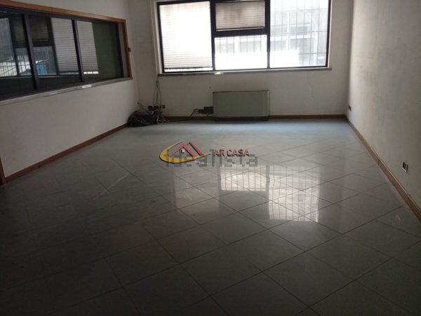 locale commerciale in vendita ad Arezzo in zona Pescaiola