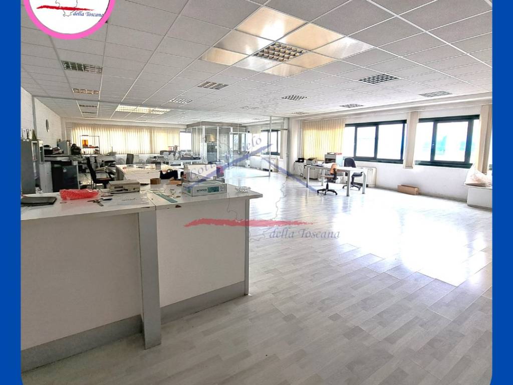 locale commerciale in vendita ad Arezzo in zona Fiorentina