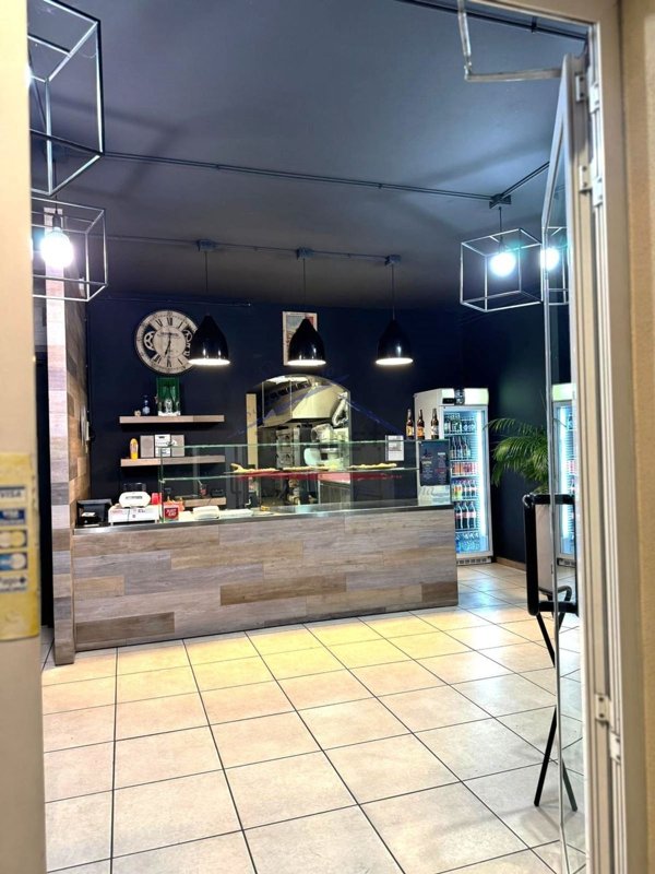 locale commerciale in vendita ad Arezzo in zona Zona La Pace