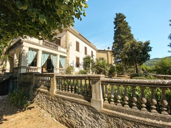 casa indipendente in vendita ad Arezzo in zona Bagnoro