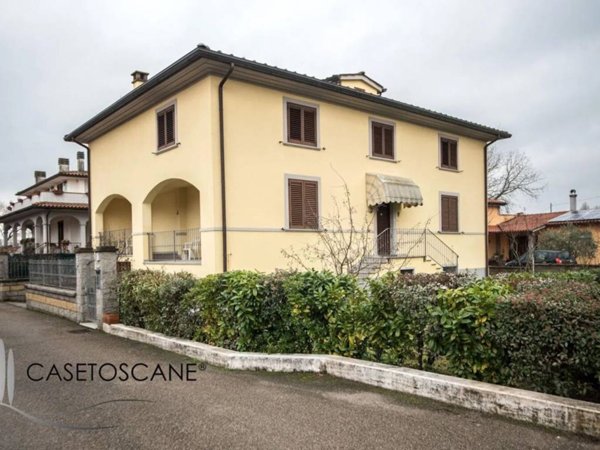 casa indipendente in vendita ad Arezzo in zona Quarata