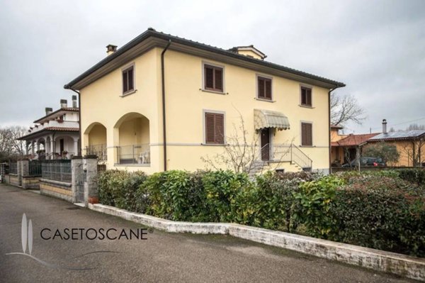 casa indipendente in vendita ad Arezzo in zona Quarata
