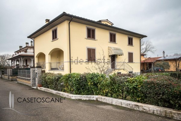 casa indipendente in vendita ad Arezzo in zona Campoluci