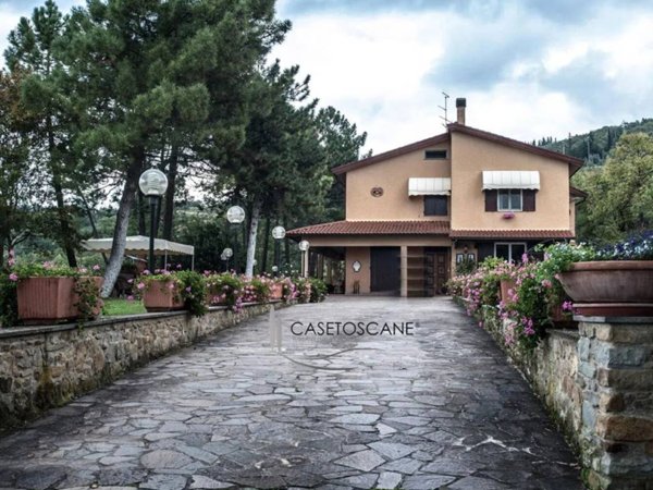 casa indipendente in vendita ad Arezzo in zona Ponte Alla Chiassa