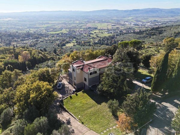 casa indipendente in vendita ad Arezzo in zona Olmo