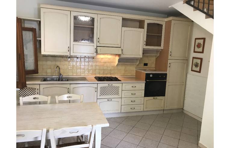 casa indipendente in vendita ad Arezzo in zona Quarata