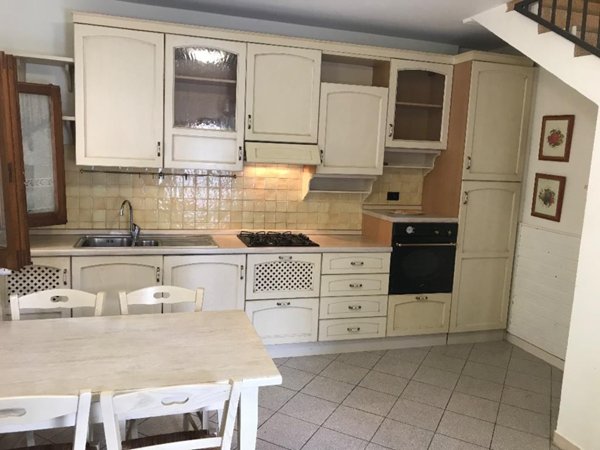 casa indipendente in vendita ad Arezzo in zona Quarata