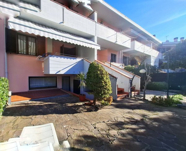 casa indipendente in vendita ad Arezzo in zona Pescaiola