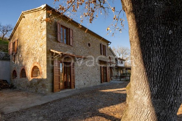 casa indipendente in vendita ad Arezzo in zona Quarata