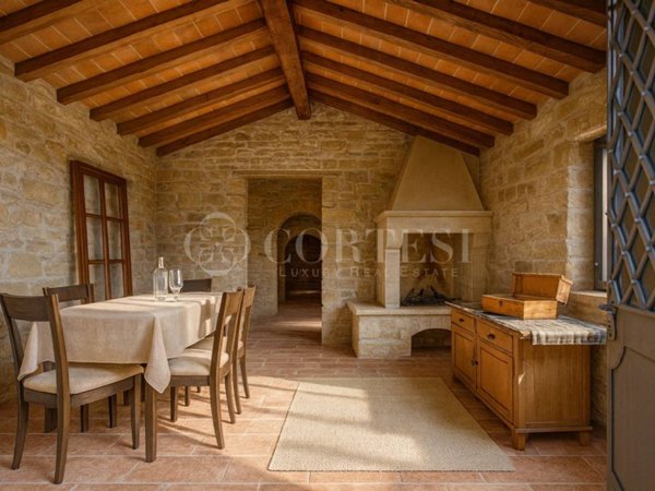 villa in vendita ad Arezzo in zona Palazzo del Pero