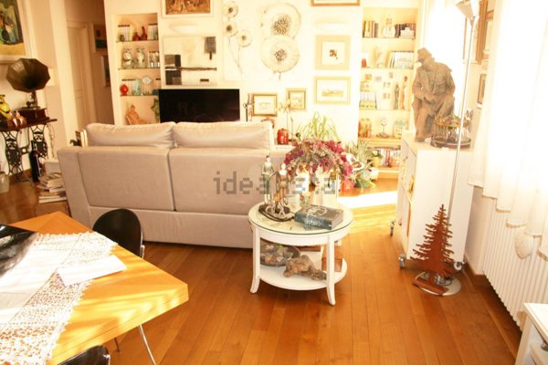 casa indipendente in vendita ad Arezzo